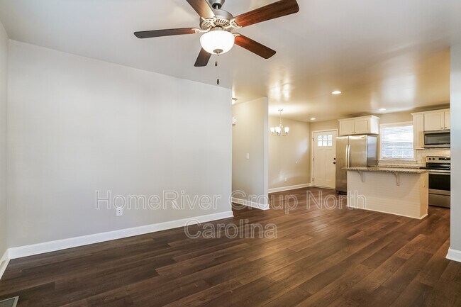 Foto del edificio - 121 Gilbert Ave