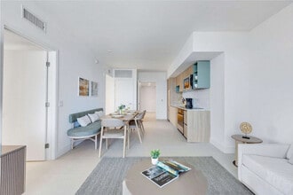 Building Photo - 601 NE 1st Ave