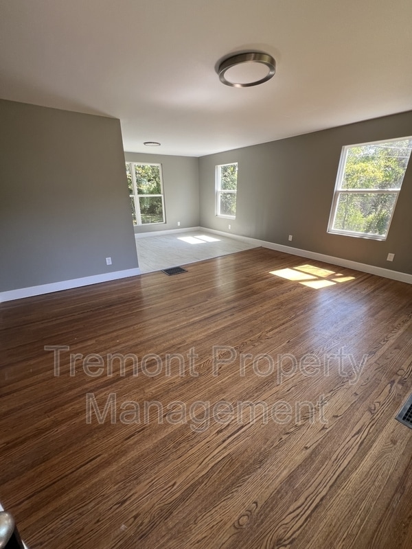 Foto del edificio - 5320 Central Ave