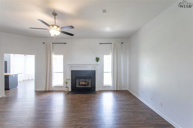 Foto del edificio - 6051 Laci Ln