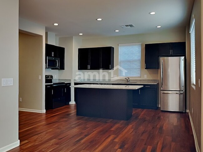 Foto del edificio - 20721 W Stone Hill Rd