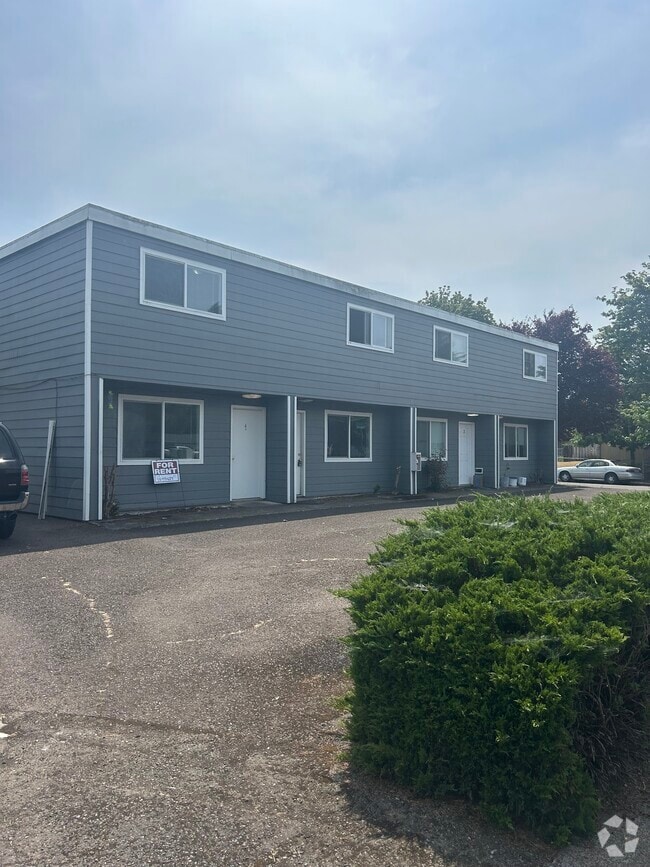 Building Photo - 380 SW Tunison Ave