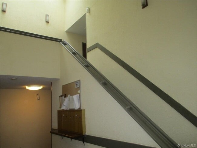 Building Photo - 2 Brevoort Dr