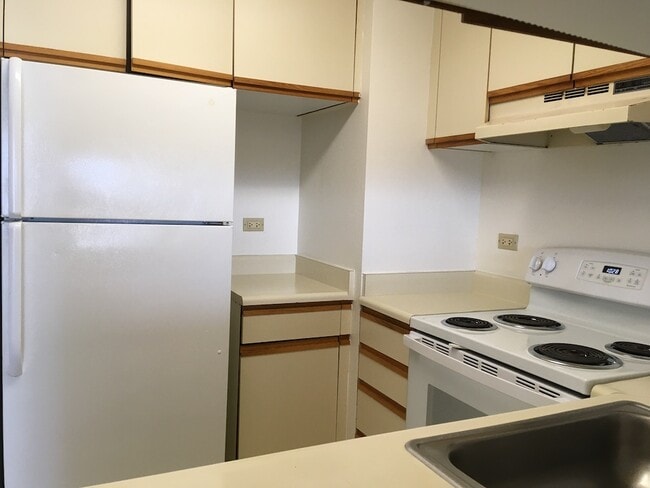 Building Photo - 5333 Likini St
