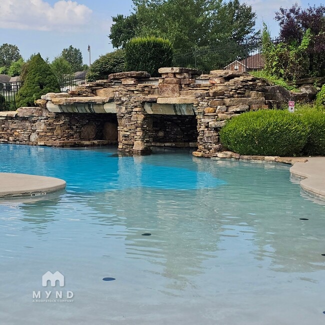 Building Photo - 4674 Oneida Dr