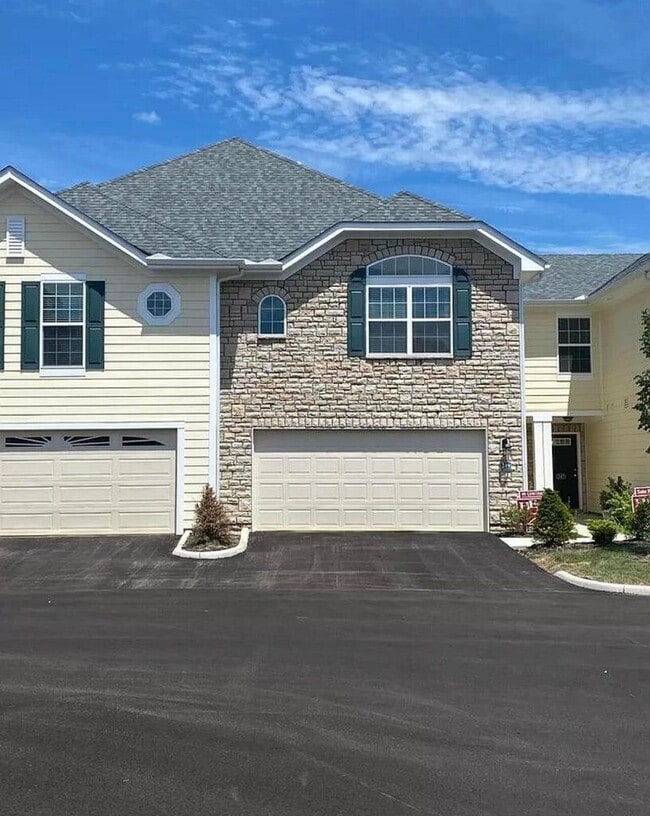 Building Photo - 249 Lake Cove Dr