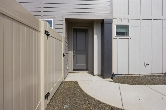 Foto del edificio - Brand New 3 Bed 3 Bath Townhome