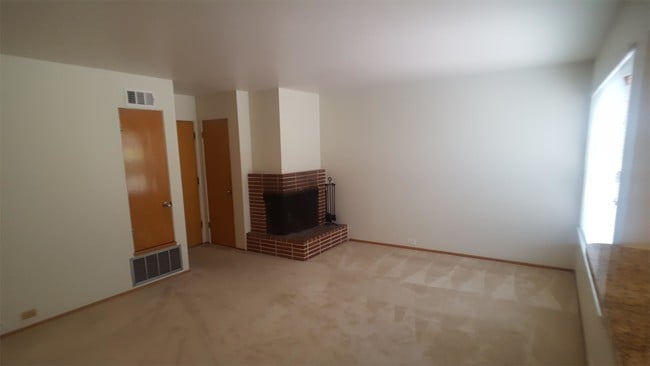 Building Photo - 124 Locksley Ave