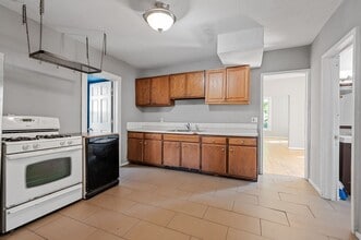 Building Photo - 1075 13th Ave SE