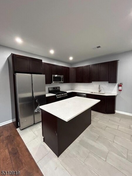 Building Photo - 148 S Durand Pl
