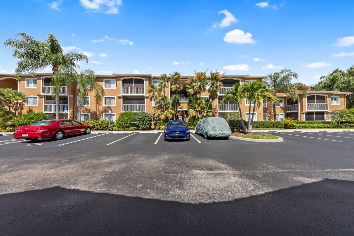 Primary Photo - ANNUAL UNFURNISHED 2/2 IN NAPLES!!