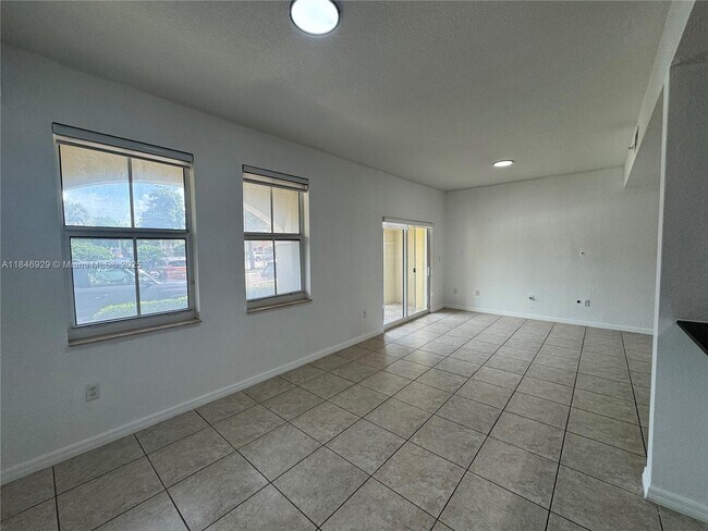 Foto del edificio - 10885 NW 89th Terrace