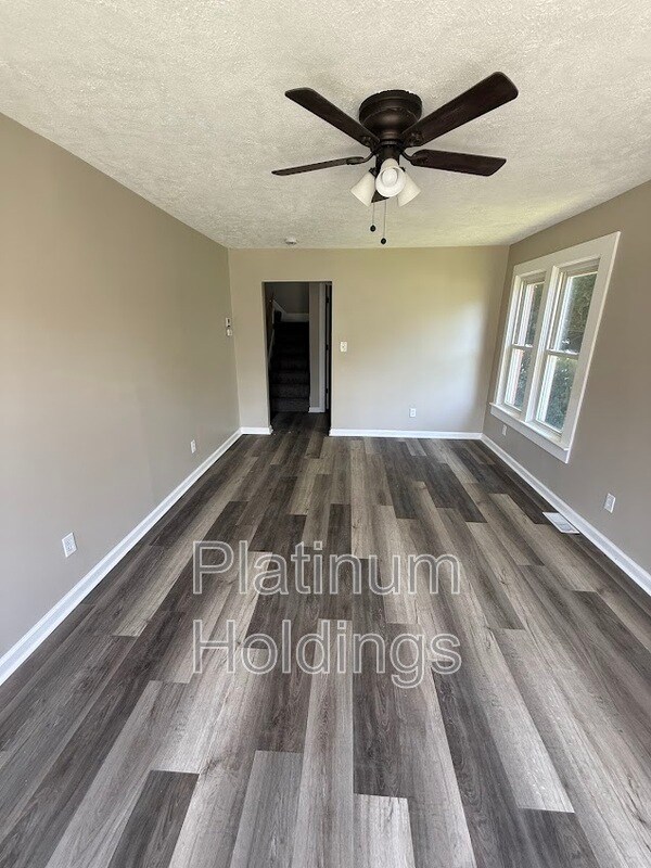 Foto del edificio - 2049 E 39th St