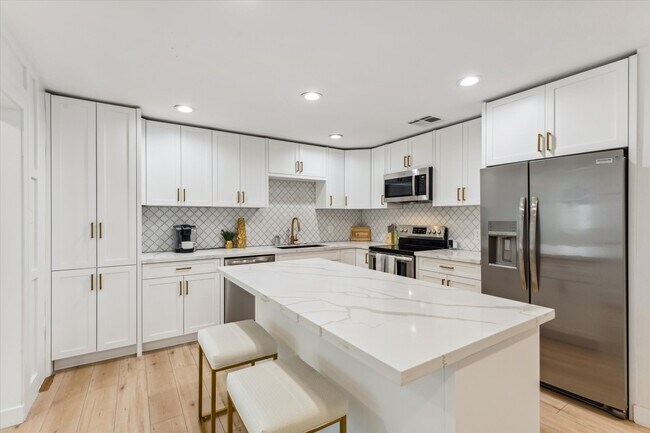 Foto del edificio - 8144 E Clarendon Ave
