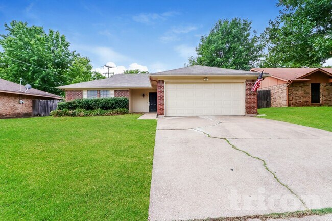 Building Photo - 773 Parkview Dr