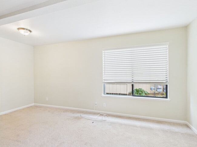 Building Photo - Private 1 bedroom condo at Cypress Park