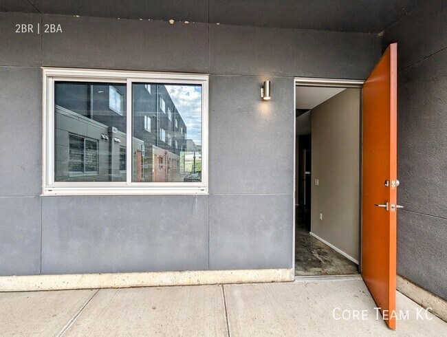 Building Photo - LARGE two bedroom