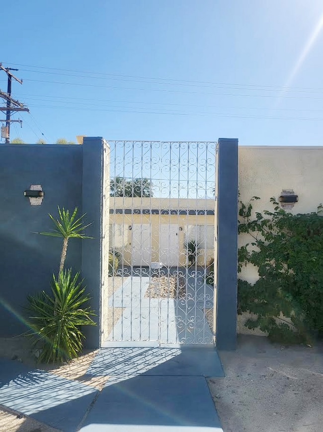 Building Photo - 951 E Chuckwalla Rd