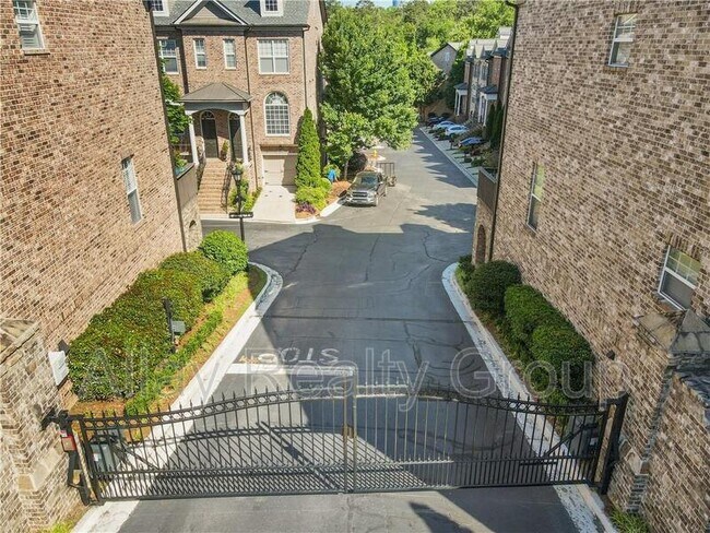 Foto del edificio - 2665 Rivers Edge Dr NE