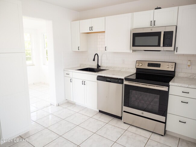 Building Photo - 49 Hibiscus Dr