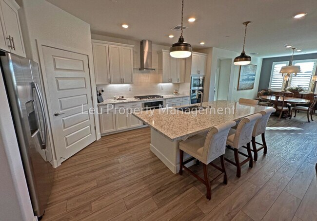 Building Photo - 8821 Cerro Vista Dr