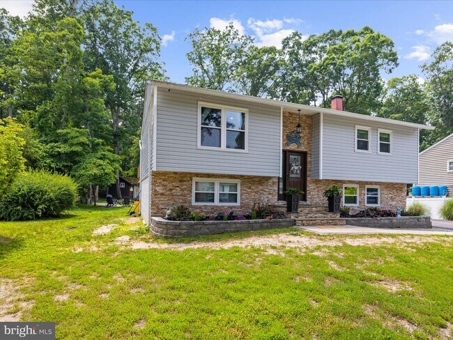 Building Photo - 1215 Holmewood Dr