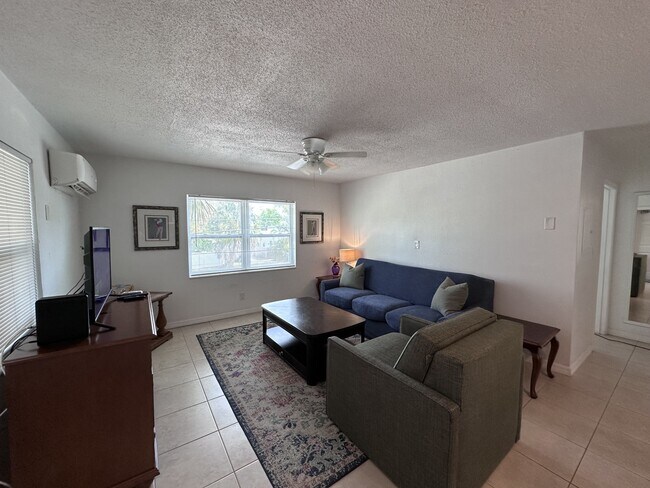 Foto del edificio - 3700-3700 Haines Rd N