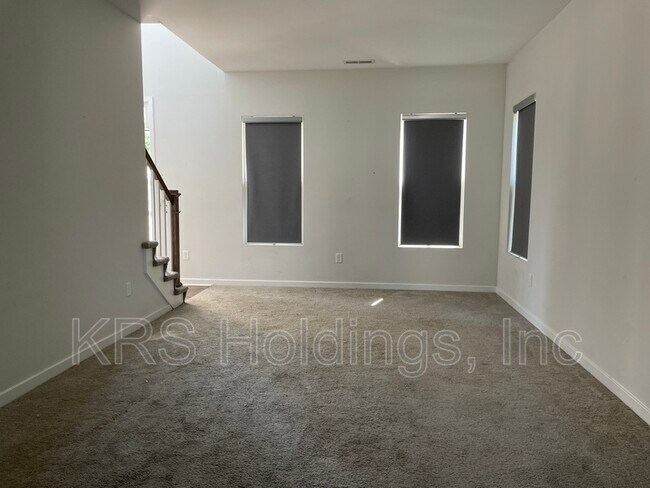 Building Photo - 1333 Reservoir Ave