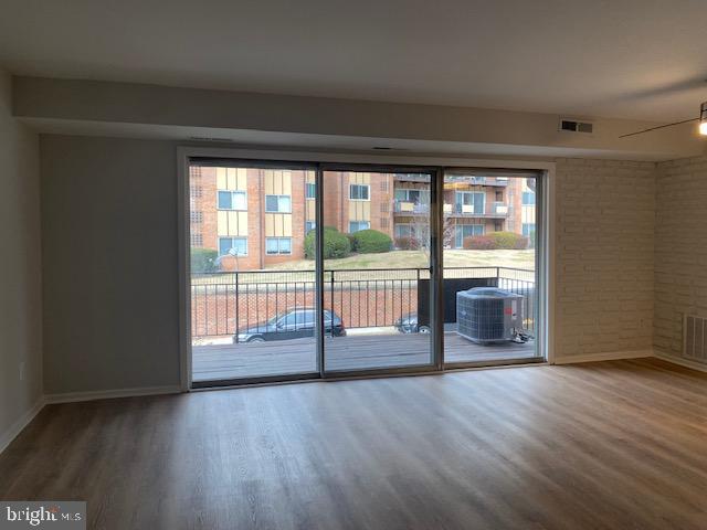 Foto del edificio - 10029 Mosby Woods Dr