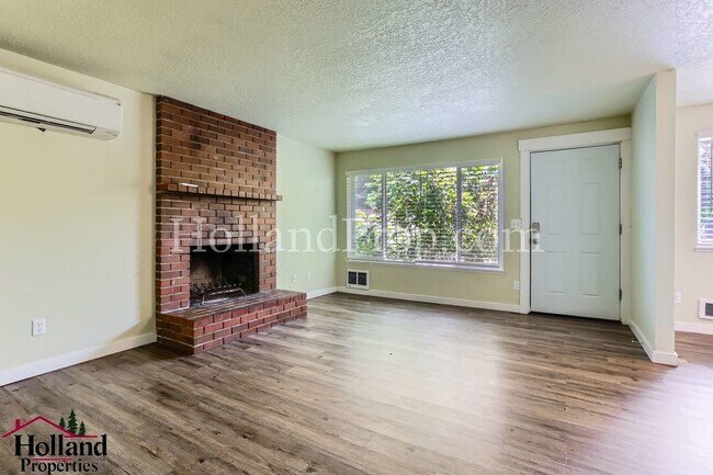 Building Photo - 5535 SW Lombard Ave