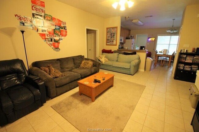 Building Photo - 3526 Farah Dr
