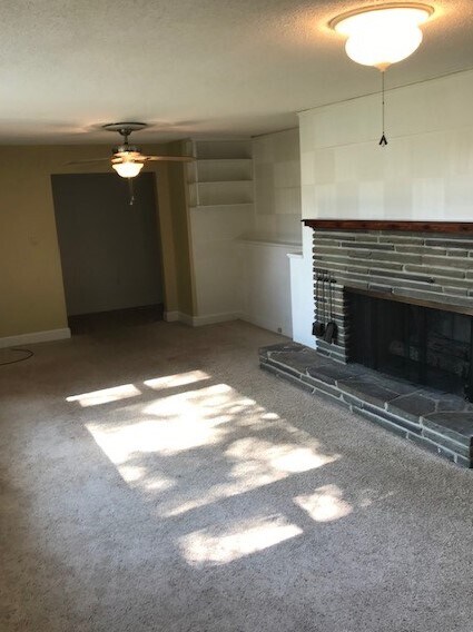 Living Room - 1516 Dual Hwy