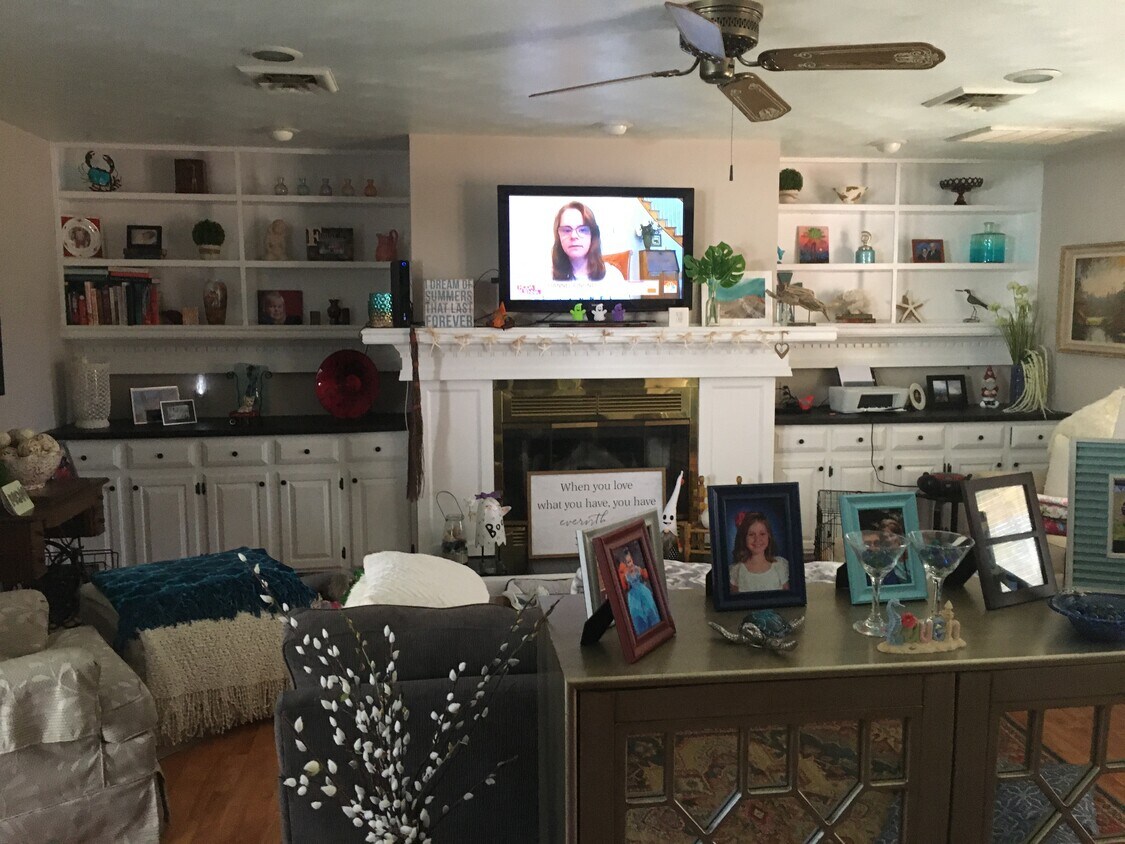 Great Room - 728 Etheridge Rd