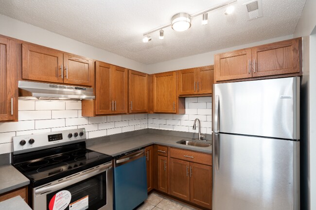 Building Photo - 12771 Greenwood Dr