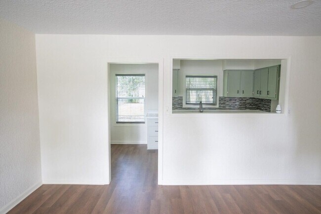 Building Photo - 55 Elm Ct