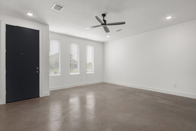 Foto del edificio - 3010 Alpha Wolf Ct