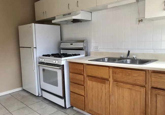 Building Photo - Now Leasing: 1BR Ground-Level Apartment in...