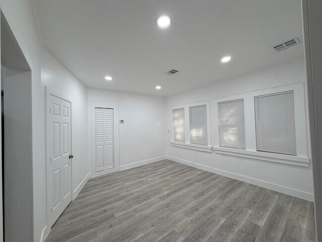 Foto del edificio - 1131 S N St