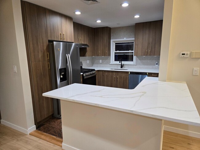 Foto del edificio - 48-23 Little Neck Pkwy