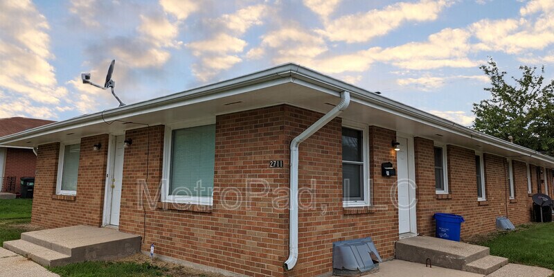 Primary Photo - 2711 Canterbury Ln