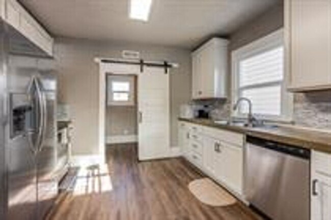 Foto del edificio - 255 1st Ave E N