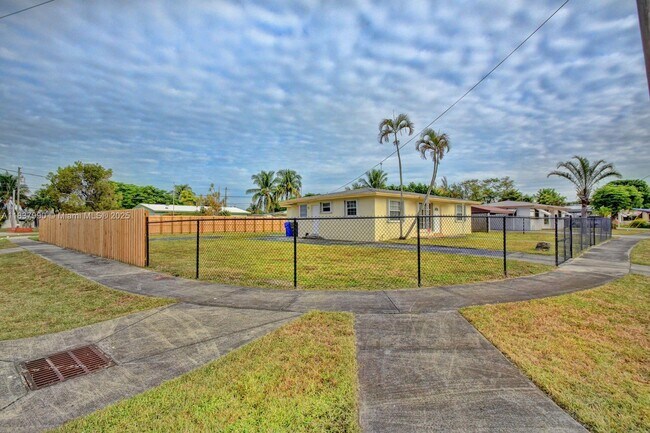 Foto del edificio - 3531 SW 36th St