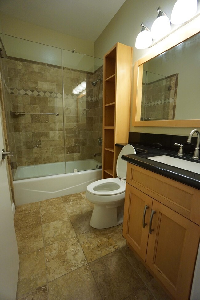 Bathroom 1 - 1818 Glendon Ave