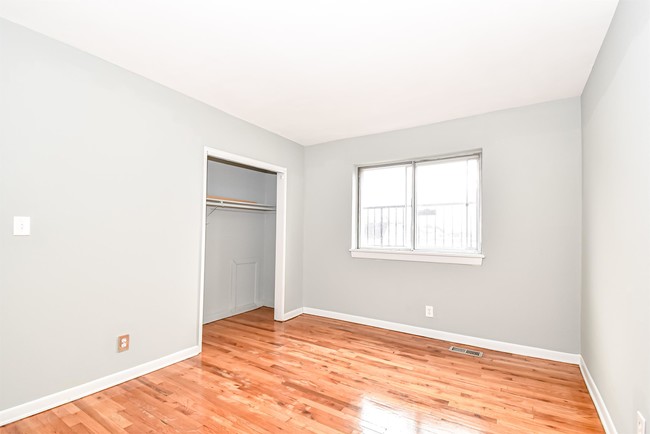 Building Photo - 333 Bellevue Ave