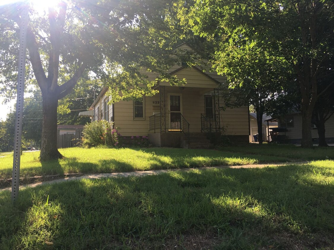 Primary Photo - $795 - 2 bed 1 bath - Single Family Home