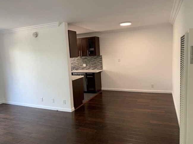 Building Photo - 8843 Alcott St