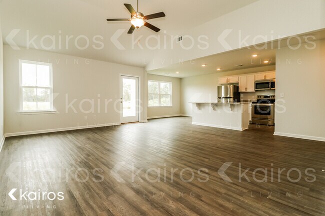 Foto del edificio - 208 Western Red Cedar Dr.