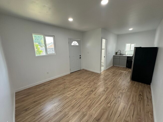 Building Photo - 9453 Greening Ave