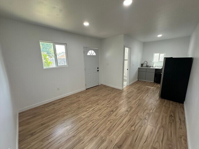 Foto del edificio - 9453 Greening Ave