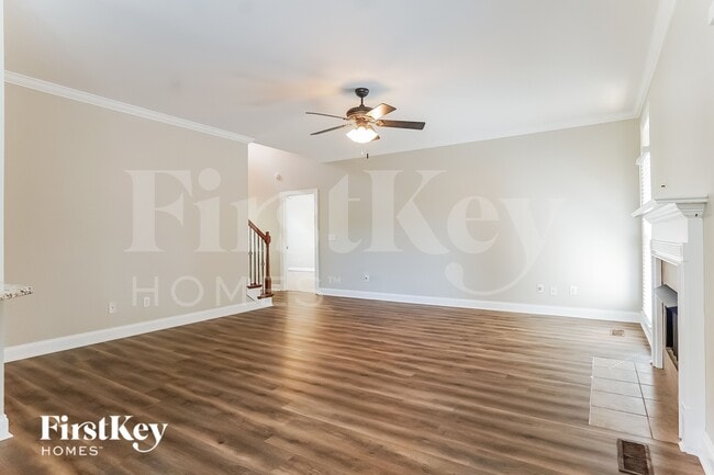 Building Photo - 2026 Laurel Lakes Ln